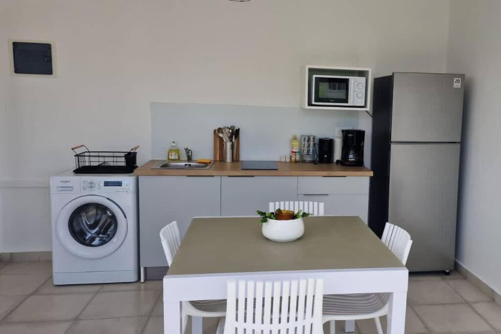 Joli T2 En Bas De Villa Vue Jardin Et Mer Vieux-Habitants Esterno foto
