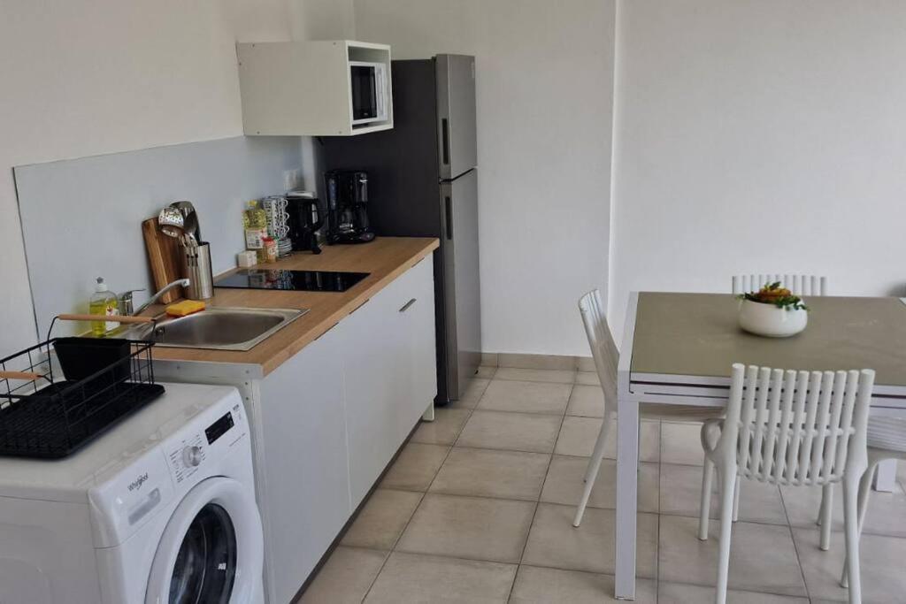 Joli T2 En Bas De Villa Vue Jardin Et Mer Vieux-Habitants Esterno foto
